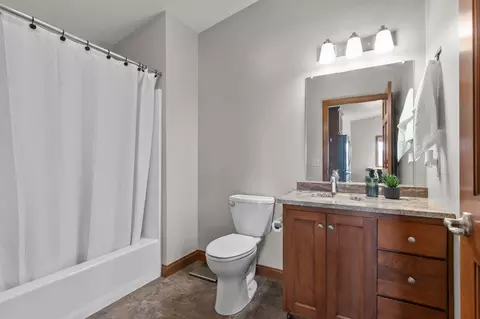 Bath - 2362 E Plank Cir #D, Appleton, WI 54915 photo 1 of 3