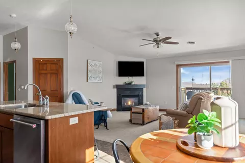 Living - 2362 E Plank Cir #D, Appleton, WI 54915 photo 4 of 6