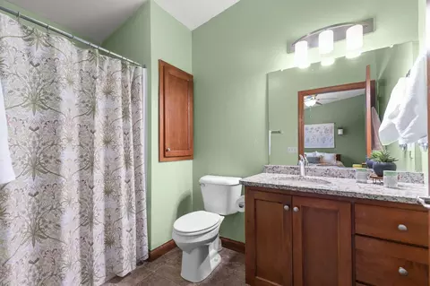 Bath - 2362 E Plank Cir #D, Appleton, WI 54915 photo 2 of 3