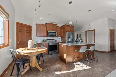 Kitchen - 2362 E Plank Cir #D, Appleton, WI 54915 photo 4 of 10