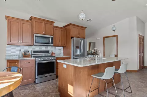 Kitchen - 2362 E Plank Cir #D, Appleton, WI 54915 photo 5 of 10