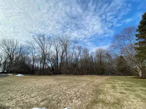 4000 Michigan Shores Dr, Menominee, MI 49858