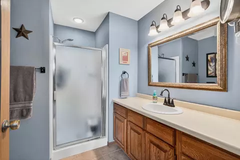 Bath - 144 Baldwin Ct, Appleton, WI 54915 photo 1 of 2