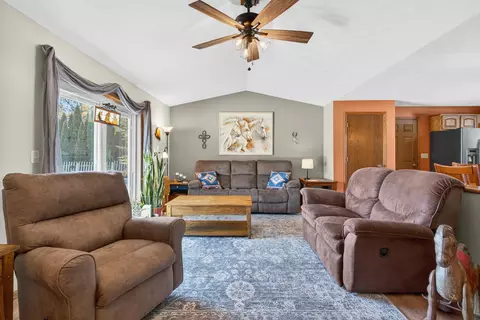 Living - 144 Baldwin Ct, Appleton, WI 54915 photo 3 of 3