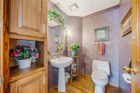 Bath - 600 E Woodcrest Dr, Appleton, WI 54915 photo 5 of 5