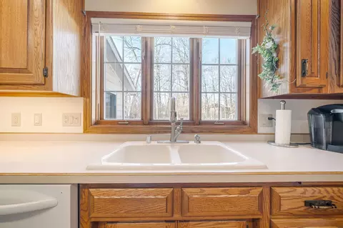 Kitchen - 600 E Woodcrest Dr, Appleton, WI 54915 photo 4 of 5