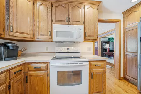 Kitchen - 600 E Woodcrest Dr, Appleton, WI 54915 photo 3 of 5
