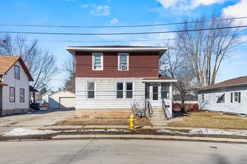 908 W 10th Ave, Oshkosh, WI 54902