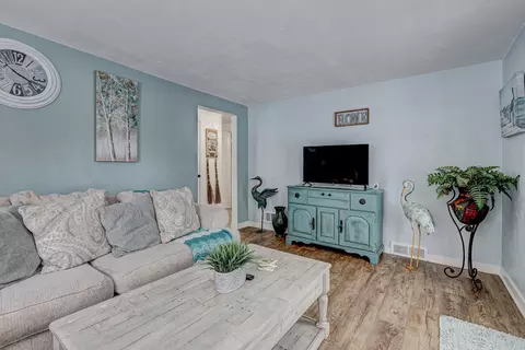 Living - 1325 S Harmon St, Appleton, WI 54915 photo 3 of 3