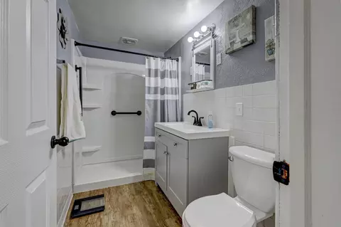 Bath - 1325 S Harmon St, Appleton, WI 54915 photo 1 of 1