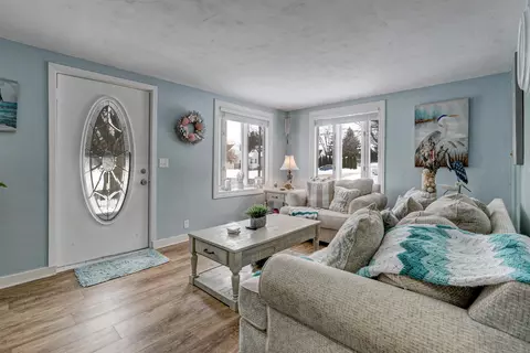 Living - 1325 S Harmon St, Appleton, WI 54915 photo 1 of 3