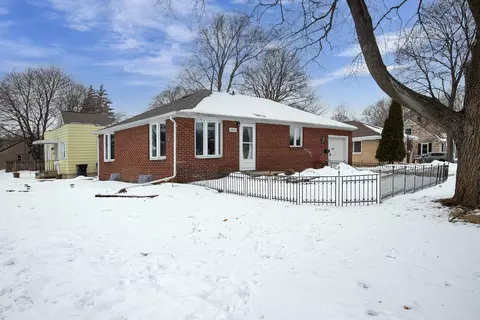Exterior - 1325 S Harmon St, Appleton, WI 54915 photo 3 of 4