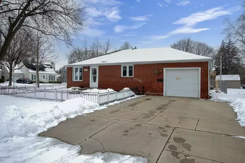 Exterior - 1325 S Harmon St, Appleton, WI 54915 photo 1 of 4