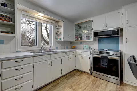 Kitchen - 1325 S Harmon St, Appleton, WI 54915 photo 2 of 2