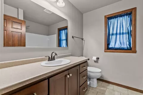 Bath - 5120 N Gala Ct, Appleton, WI 54913 photo 3 of 4