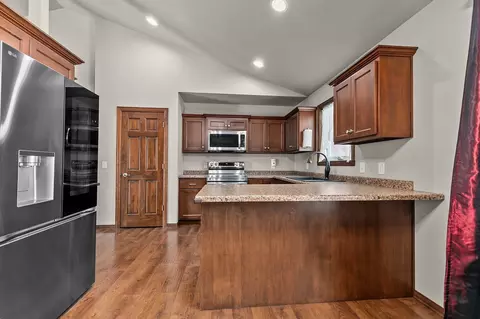 Kitchen - 5120 N Gala Ct, Appleton, WI 54913 photo 4 of 5