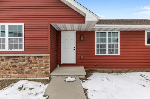 Exterior - 5120 N Gala Ct, Appleton, WI 54913 photo 2 of 7