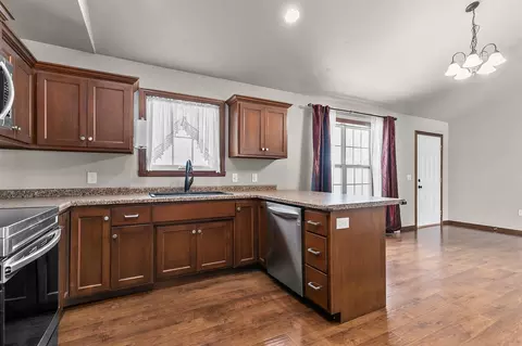 Kitchen - 5120 N Gala Ct, Appleton, WI 54913 photo 2 of 5