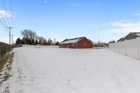 Exterior - 5120 N Gala Ct, Appleton, WI 54913 photo 6 of 7