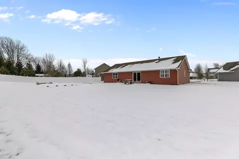 Exterior - 5120 N Gala Ct, Appleton, WI 54913 photo 5 of 7