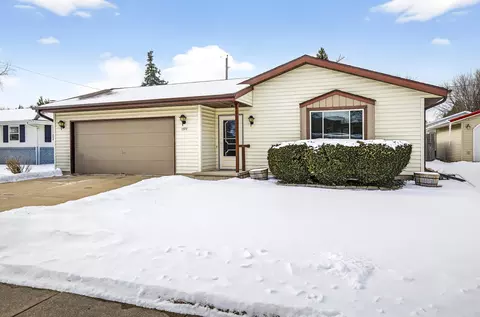 1377 Inverness Ln, Neenah, WI 54956