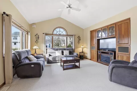 Living - 4207 N Tigerlily Dr, Appleton, WI 54913 photo 4 of 4