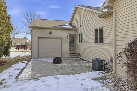 Exterior - 4207 N Tigerlily Dr, Appleton, WI 54913 photo 3 of 7
