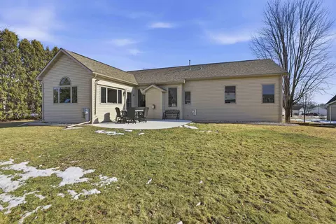 Exterior - 4207 N Tigerlily Dr, Appleton, WI 54913 photo 5 of 7