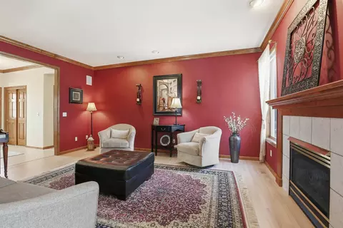 Living - 4207 N Tigerlily Dr, Appleton, WI 54913 photo 2 of 4