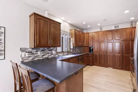 Kitchen - 4207 N Tigerlily Dr, Appleton, WI 54913 photo 2 of 4