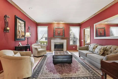 Living - 4207 N Tigerlily Dr, Appleton, WI 54913 photo 3 of 4