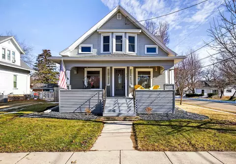 201 5th St, Neenah, WI 54956