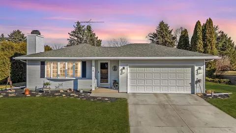 116 Chippewa Dr, Sheboygan Falls, WI 53085