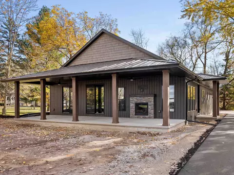 1253 Riverside Dr, Suamico, WI 54173