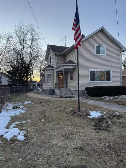 2033 Doty St, Oshkosh, WI 54902