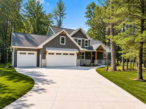 1232 Thayer Trl, Hobart, WI 54155