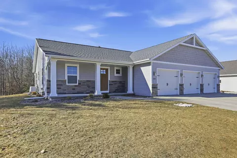 1173 Esther Ann Ln, Hortonville, WI 54944