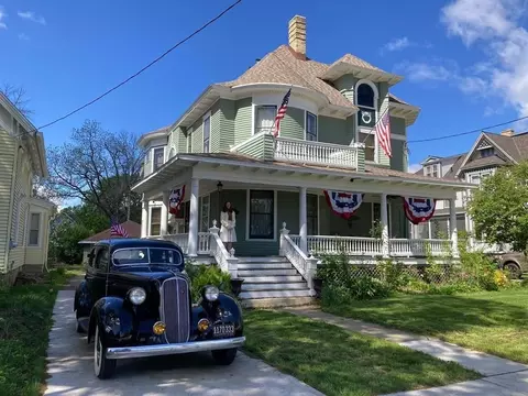 1133 Algoma Blvd, Oshkosh, WI 54901