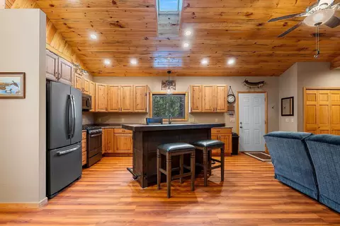 Kitchen - 8046 County Road R, Suring, WI 54174 photo 4 of 6