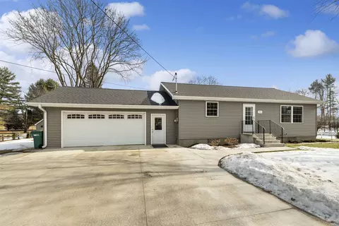 2912 Shore Dr, Marinette, WI 54143