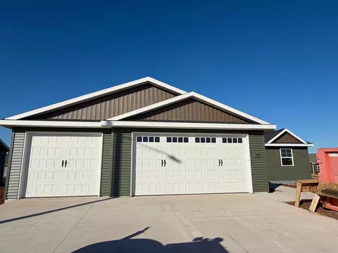 2044 Red Fox Ln, Kaukauna, WI 54130
