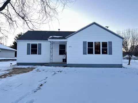 3175 Lakeview Dr, Suamico, WI 54173
