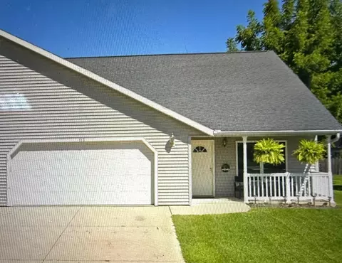 113 5th St, Oconto, WI 54153