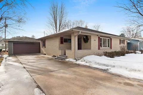 3137 Parkdale Dr, Marinette, WI 54143
