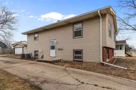 1050 Van Buren Ave, Oshkosh, WI 54902