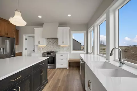 Kitchen - 263 Kerrigan Dr, Wrightstown, WI 54180 photo 5 of 6