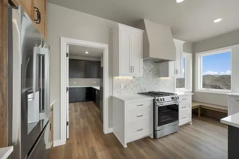 Kitchen - 263 Kerrigan Dr, Wrightstown, WI 54180 photo 4 of 6