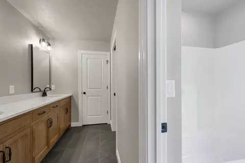 Bath - 263 Kerrigan Dr, Wrightstown, WI 54180 photo 5 of 8