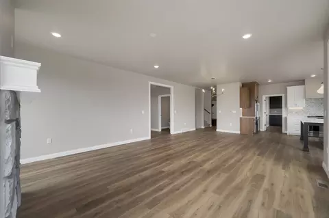 Living - 263 Kerrigan Dr, Wrightstown, WI 54180 photo 5 of 5