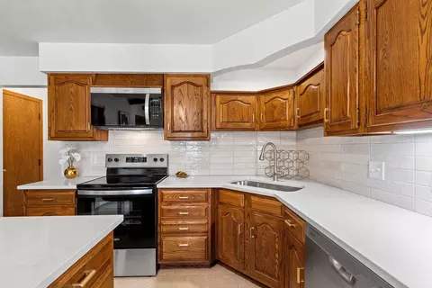 Kitchen - 36 Apache Ct, Appleton, WI 54911 photo 3 of 5